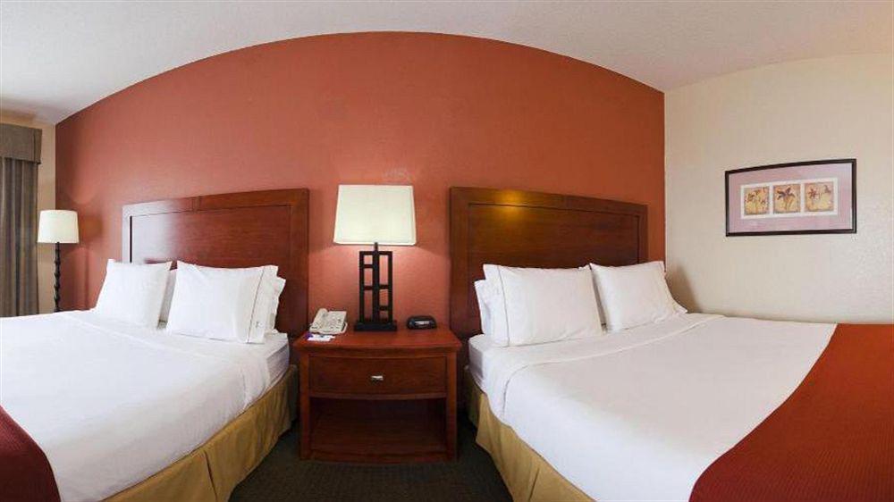 Holiday Inn Express Hotel & Suites Bedford By Ihg Kültér fotó