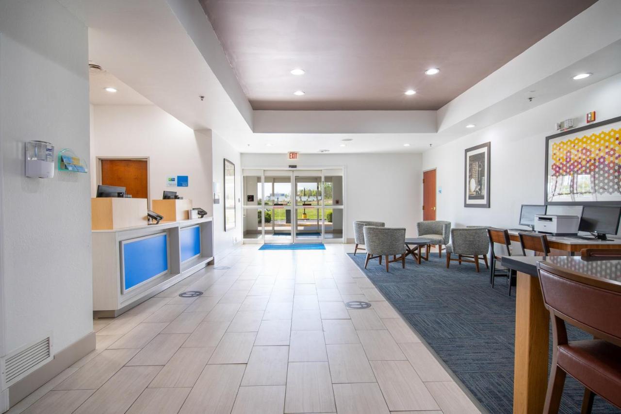 Holiday Inn Express Hotel & Suites Bedford By Ihg Kültér fotó