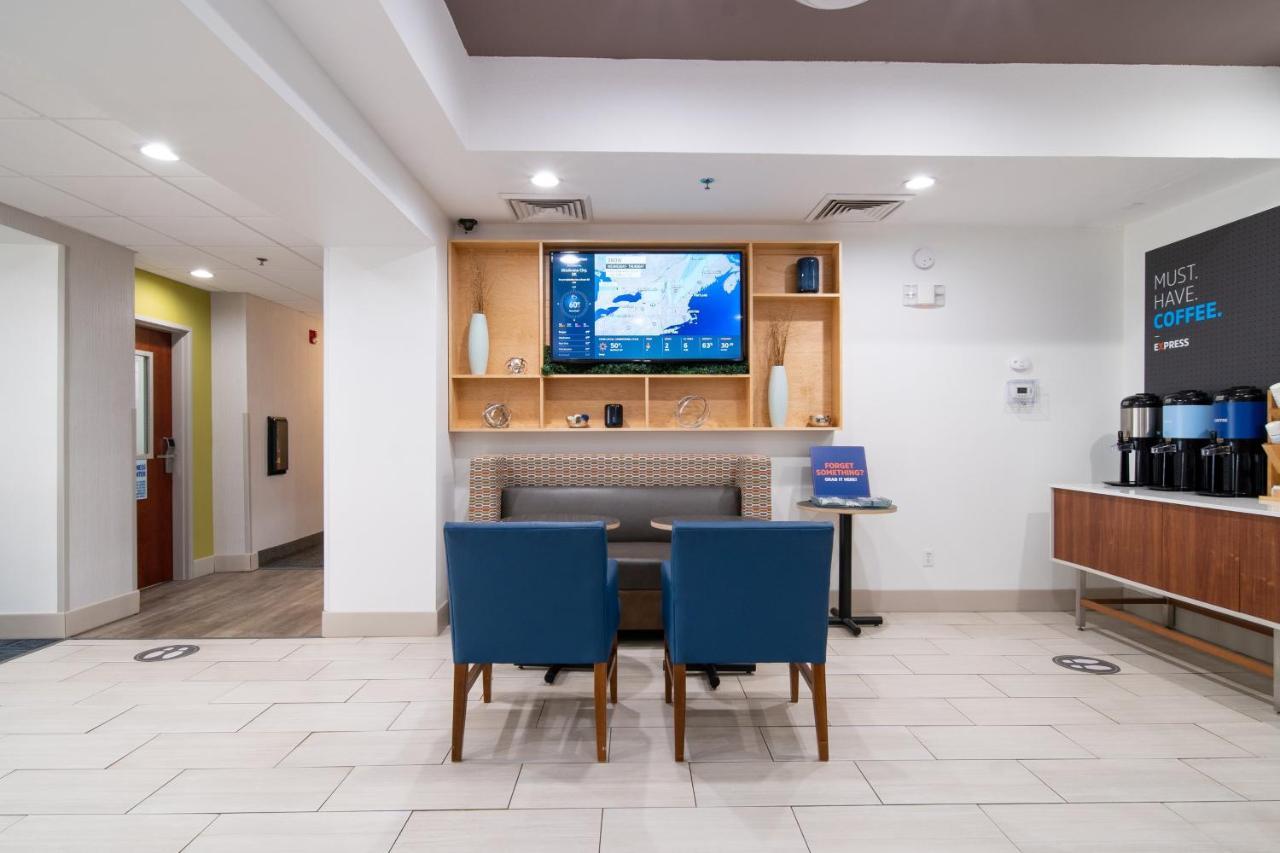 Holiday Inn Express Hotel & Suites Bedford By Ihg Kültér fotó