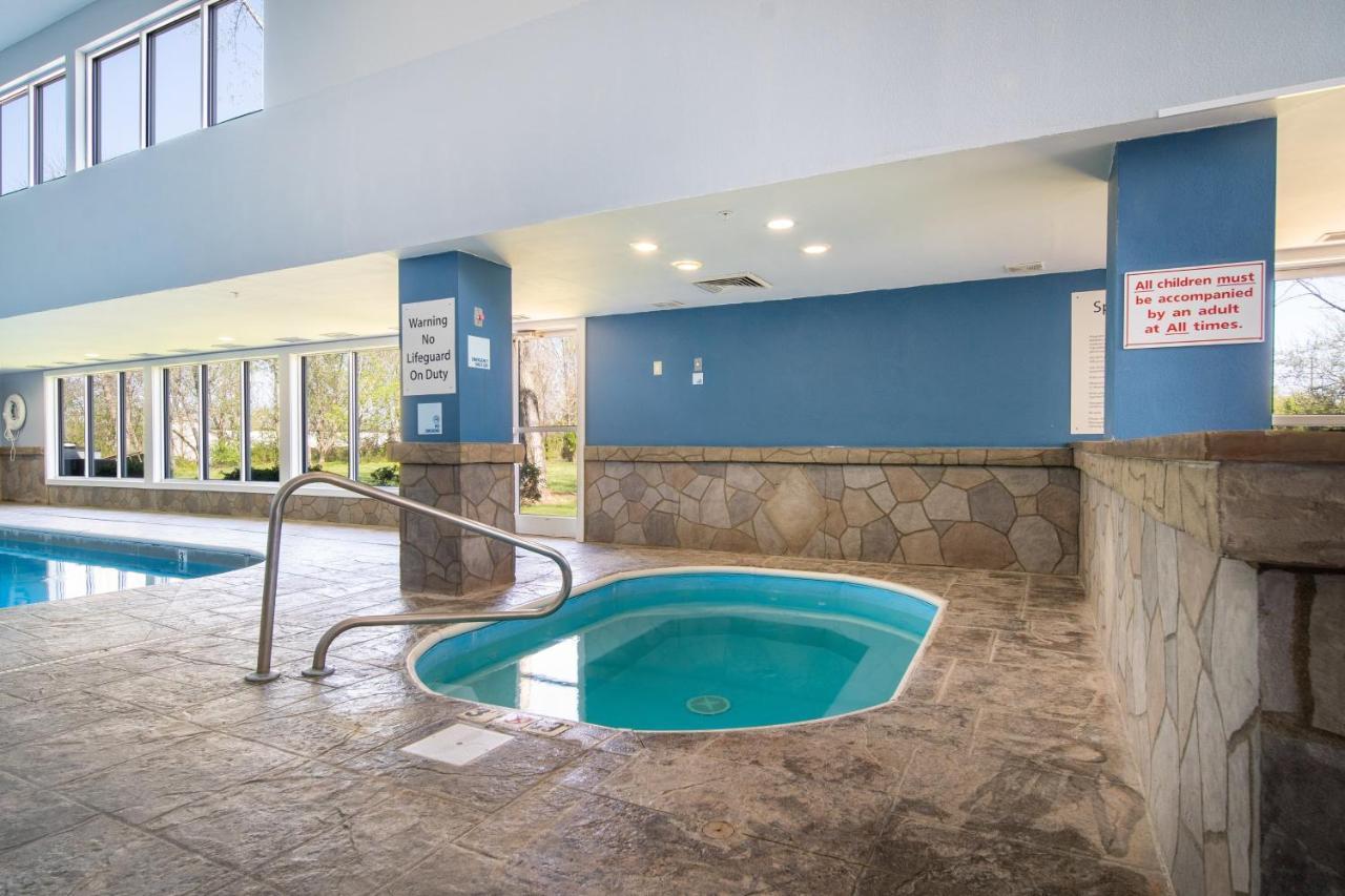 Holiday Inn Express Hotel & Suites Bedford By Ihg Kültér fotó