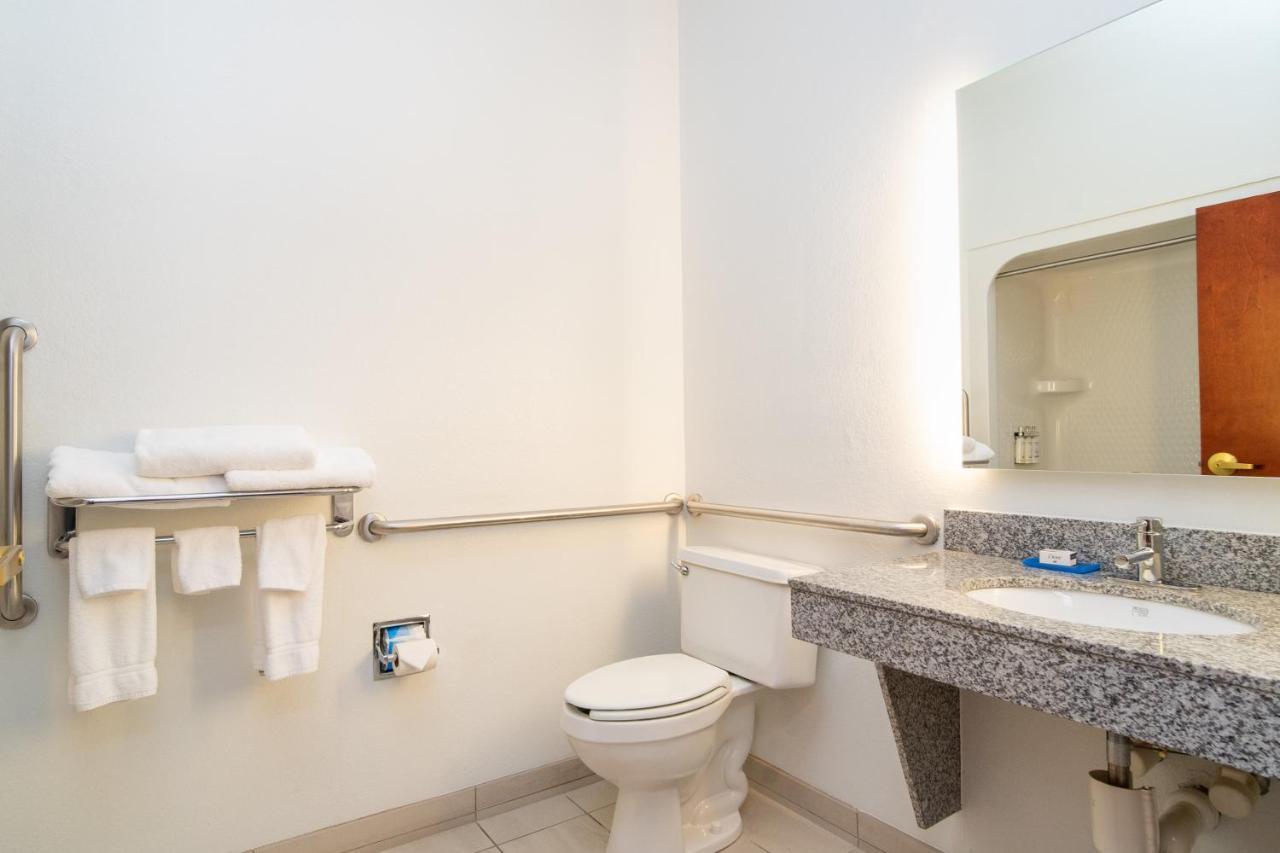 Holiday Inn Express Hotel & Suites Bedford By Ihg Kültér fotó