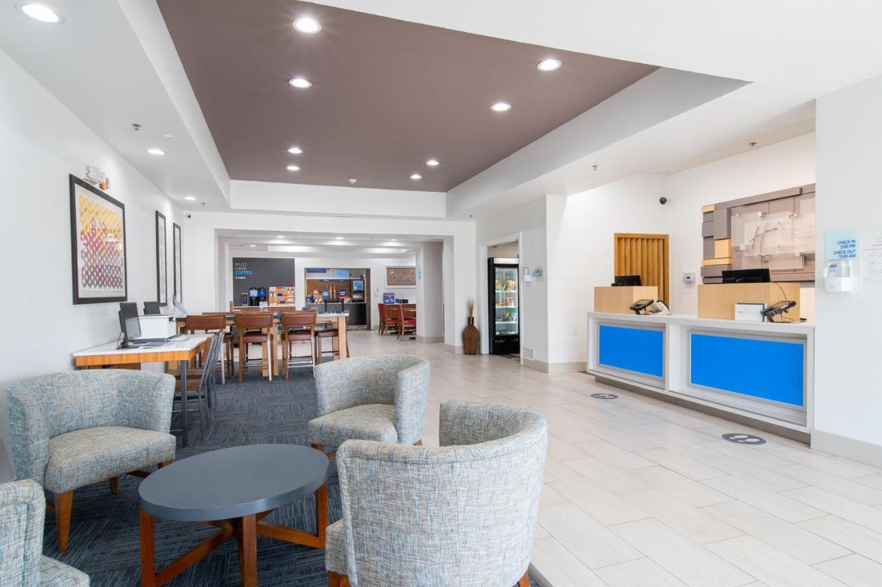 Holiday Inn Express Hotel & Suites Bedford By Ihg Kültér fotó