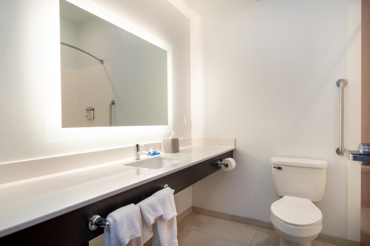 Holiday Inn Express Hotel & Suites Bedford By Ihg Kültér fotó
