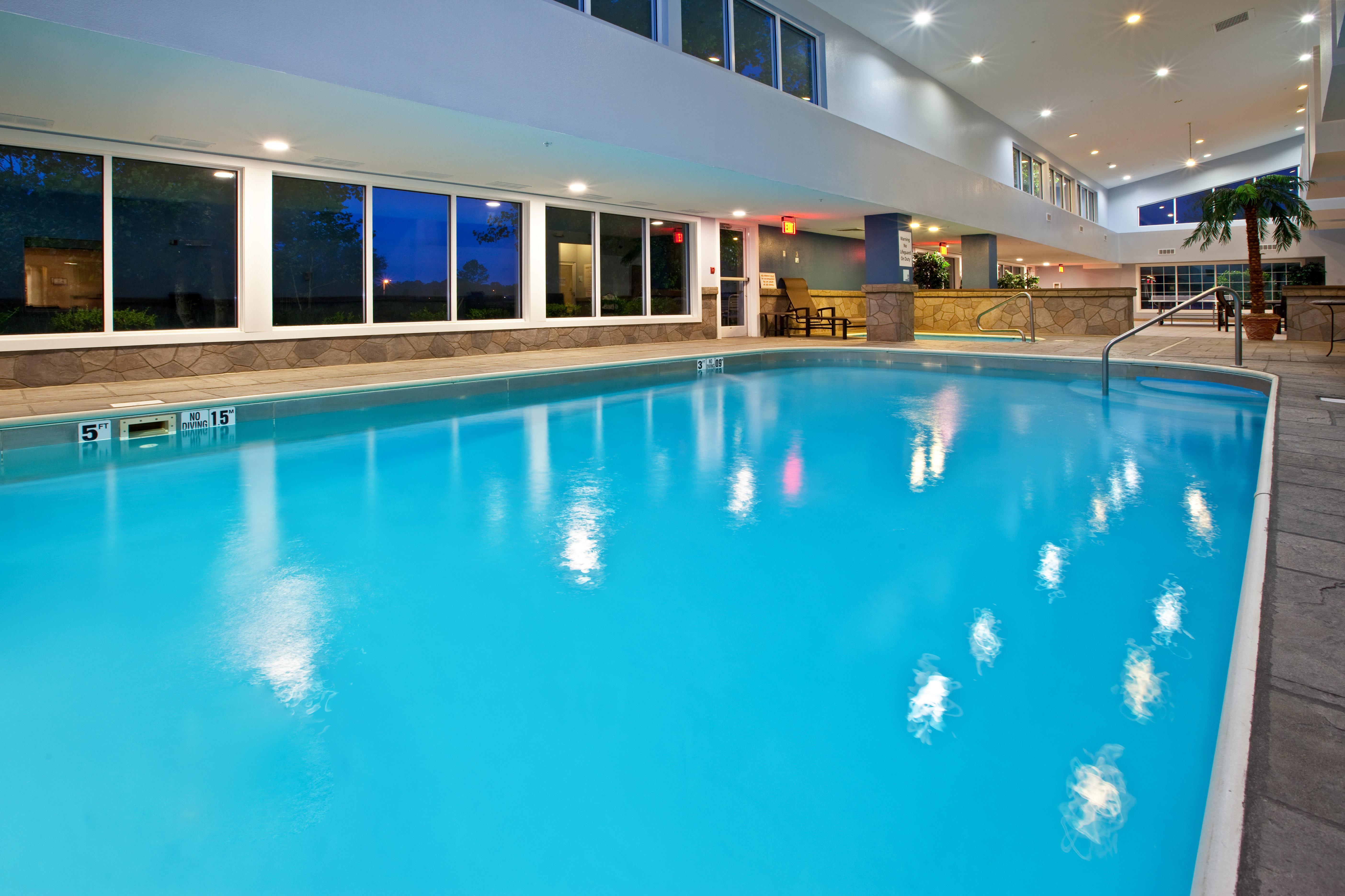 Holiday Inn Express Hotel & Suites Bedford By Ihg Kültér fotó