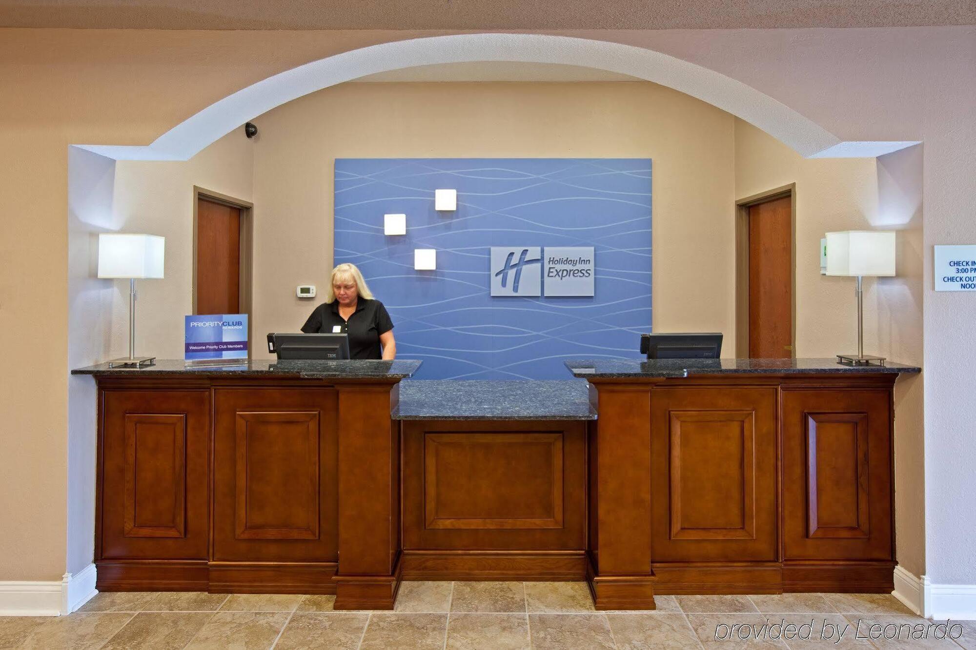 Holiday Inn Express Hotel & Suites Bedford By Ihg Kültér fotó